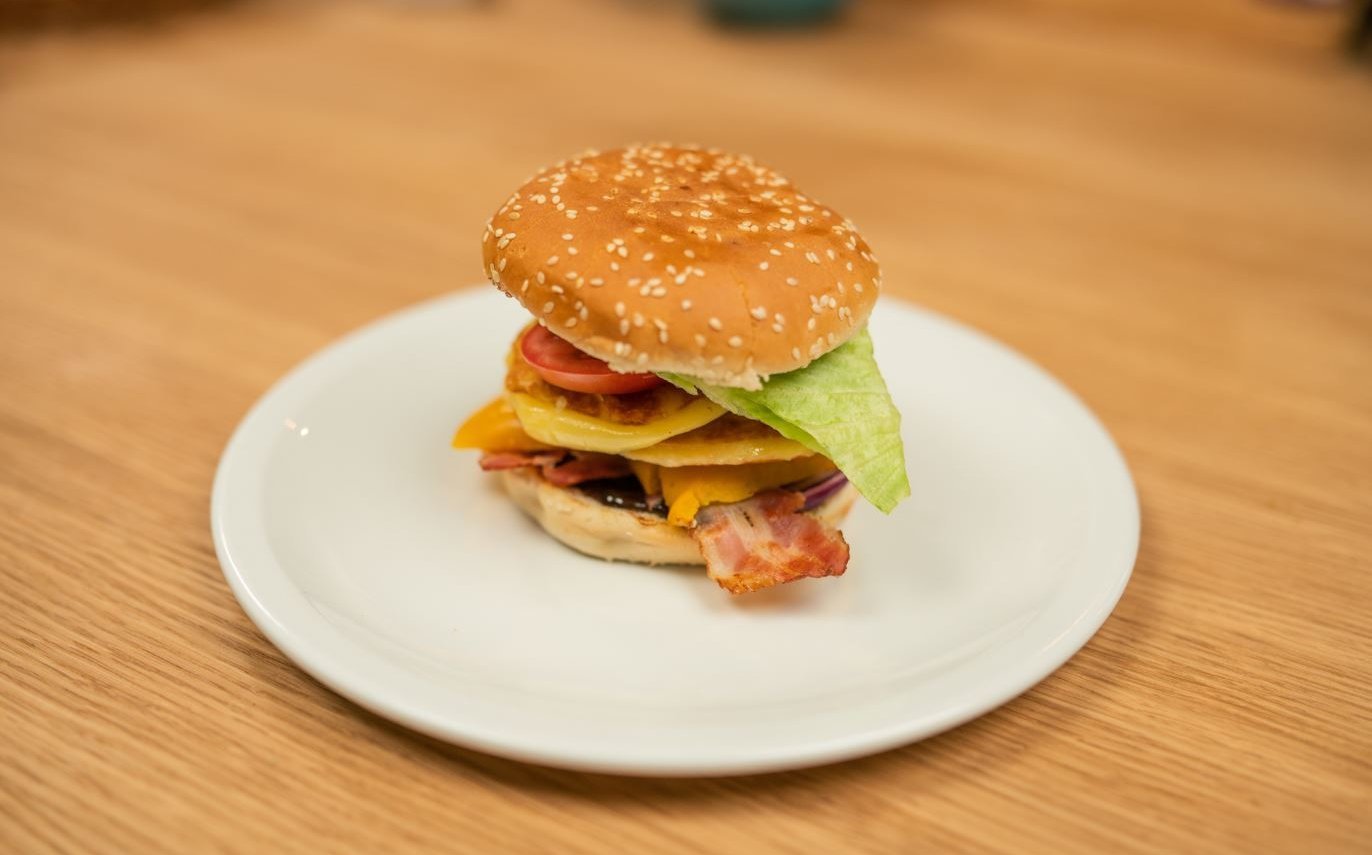 Cheeseburger se Sýrem Madeta na pánev Tefal Unlimited.jpg